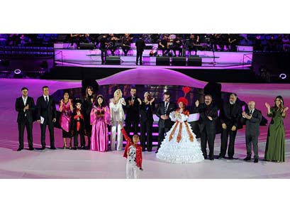 Martin Yordanov from Bulgaria came first at the song contest final of the 11th International Turkish Olympiad at İstanbul Sinan Erdem Sports Hall on Friday night. Yordanov greets audience.(Photo: Today's Zaman, Selman Eştürkler)