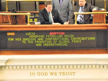 The Texas resolution states, “The Senate of the State of Texas is pleased to recognize Fethullah Gülen for his ongoing and inspirational contributions to the promotion of global peace and understanding.”