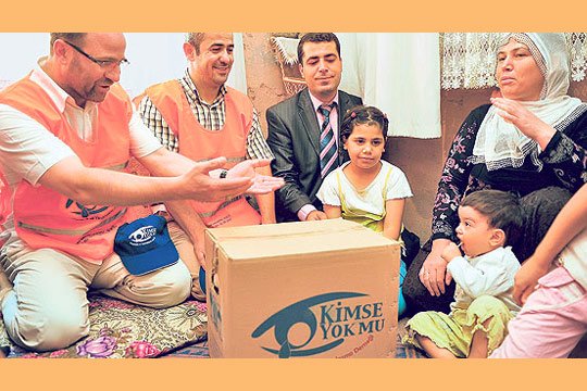 Around 300 volunteers from the Kimse Yok Mu charity will be delivering food packages to 90,000 families across Turkey during the holy month of Ramadan. (Photo: Today's Zaman)