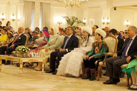 President Abdullah Gül and first lady Hayrunnisa Gül watched performance of Turkish Olympiads contestants in Çankaya Palace in Ankara on Friday. (Photo: Cihan, Yasin Kılıç)