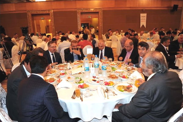 Many journalists, deputies, provincial district governors, representatives of non-governmental organizations, opinion leaders, institutional directors and businessmen were among the attendees at the iftar dinner, a tradition organized by the DASİDER every year.(Photo: İHA)