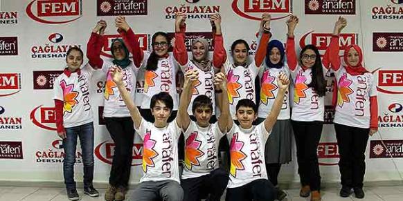 Students who attend the Anafen Dershaneleri prep schools pose with friends to celebrate their success in the TEOG exams held in November and December 2014. (Photo: Cihan)