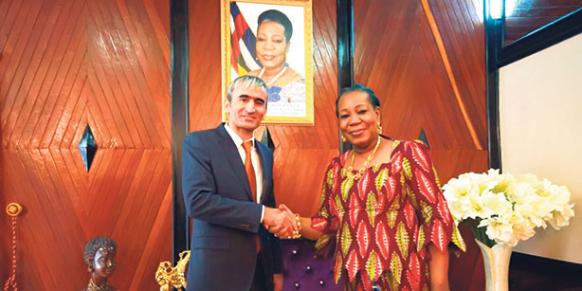 President Samba-Panza hosted the general manager of the International Central African Turkish School, Yaşar Sağınç, at her presidential office in Bangui last week. (Photo: Today's Zaman)