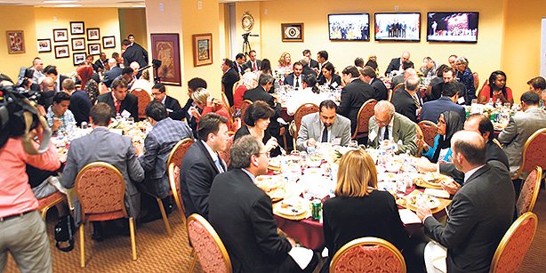 Politicians, intellectuals, businessmen and deputies attended an iftar held by the Turkic American Alliance. (Photo: Cihan)